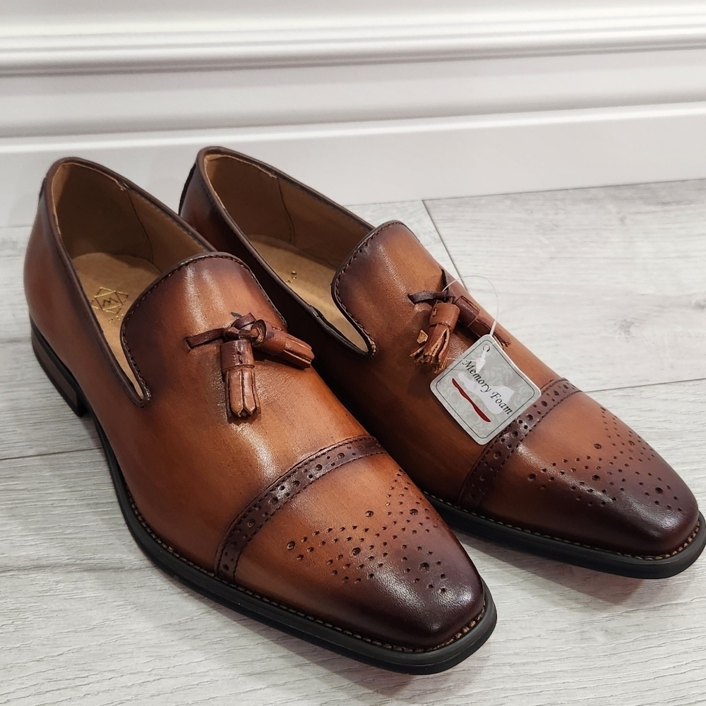 Men's shoes, La Milano, Mens Tracy 11 Tasseled Leather Loafer, Size 9 M.